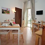 Parthenope Bed & Breakfast 2*