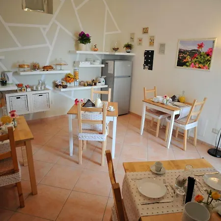 Parthenope Nocleg ze śniadaniem